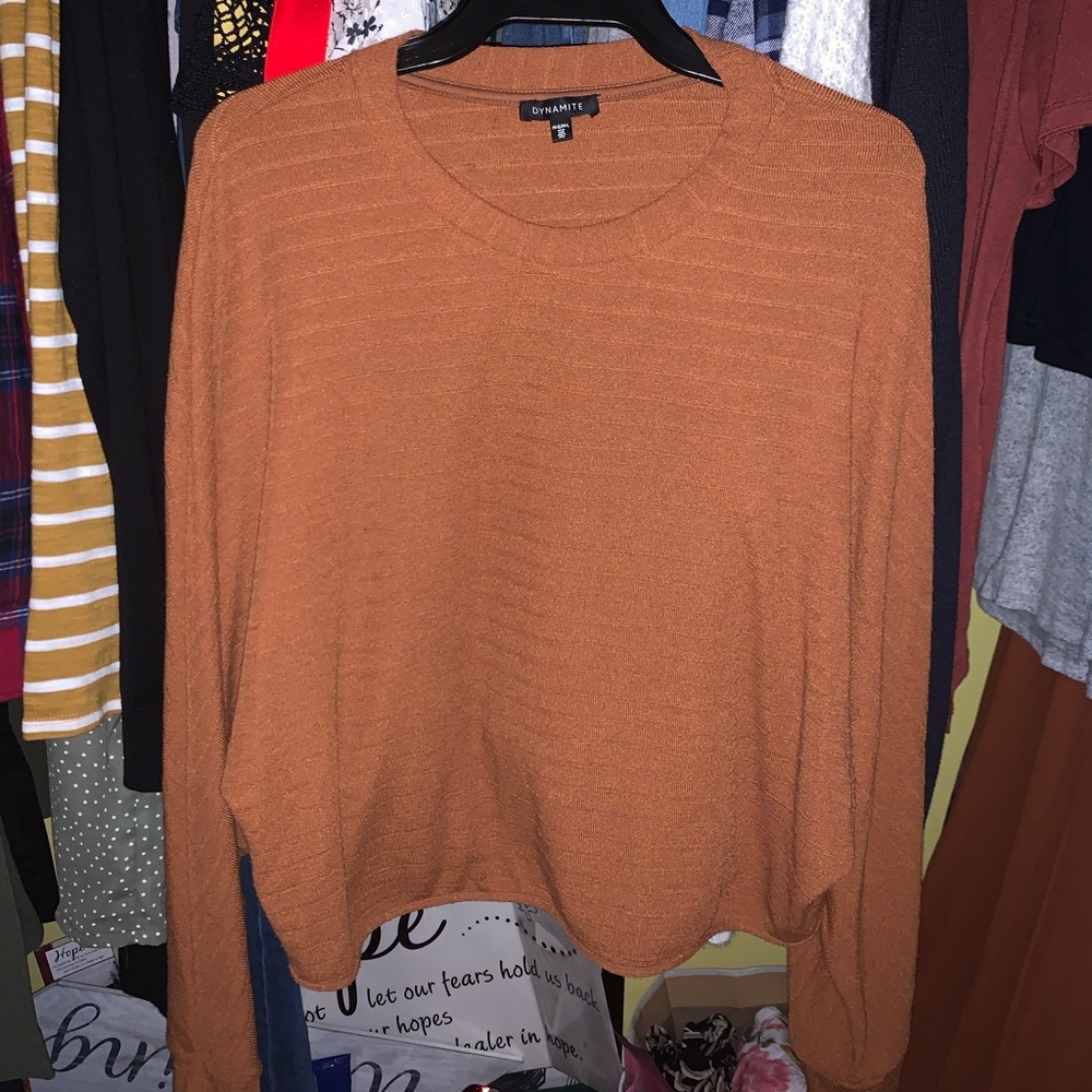 Long sleeve, sweater crop top.